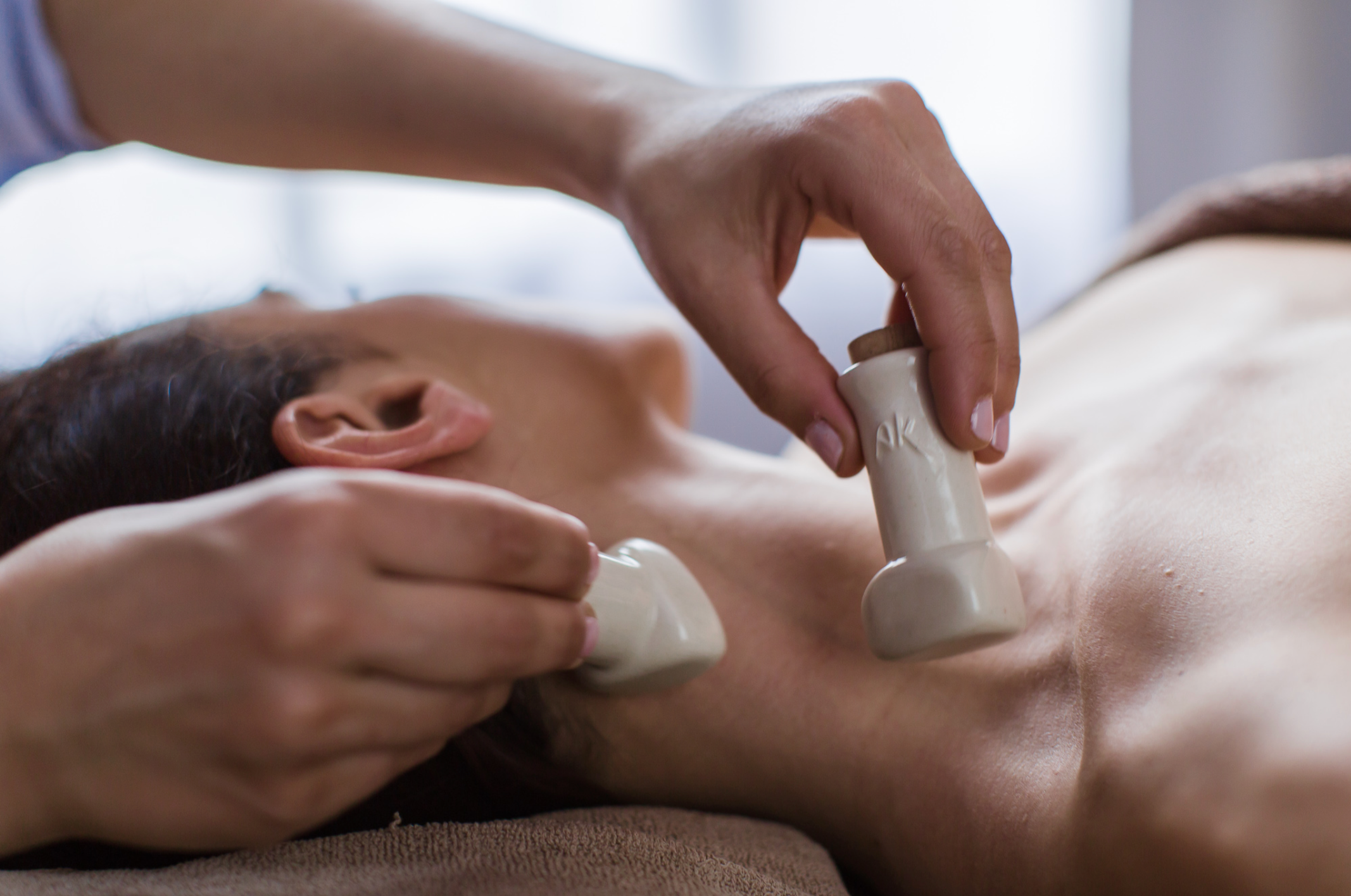 The Science of Cool and Warm Therapies: How Cryotherapy and Heat Therapy Benefit Your Face and Body